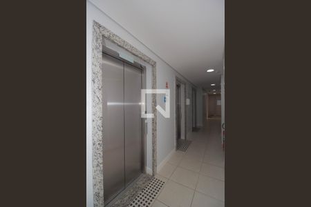 Apartamento para alugar com 50m², 2 quartos e 1 vaga Apartamento para alugar com 50m², 2 quartos e 1 vagaHall social - Elevadores