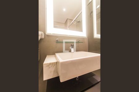 Banheiro de apartamento para alugar com 1 quarto, 30m² em Alphaville Industrial, Barueri