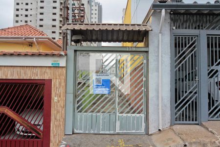 Casa à venda com 75m², 3 quartos e 1 vaga Casa à venda com 75m², 3 quartos e 1 vagaFachada