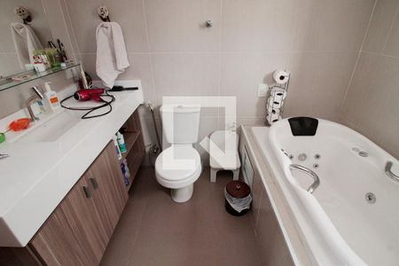 Casa à venda com 500m², 5 quartos e 5 vagasBanheiro da Suíte 3 (Sótão)