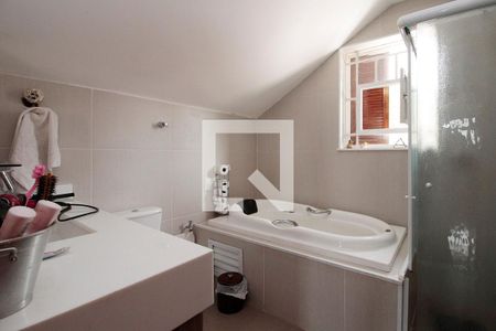 Casa à venda com 500m², 5 quartos e 5 vagasBanheiro da Suíte 3 (Sótão)