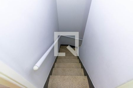 Escada de casa para alugar com 2 quartos, 165m² em Santa Maria, São Caetano do Sul