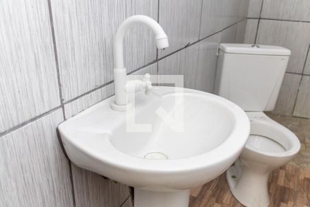 Casa à venda com 45m², 2 quartos e 1 vaga Casa à venda com 45m², 2 quartos e 1 vagaBanheiro