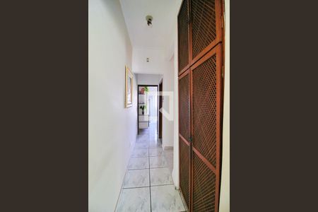 Corredor de casa à venda com 3 quartos, 205m² em Santa Maria, Santo André