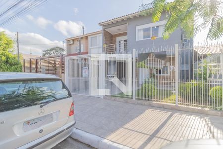 Casa à venda com 187m², 4 quartos e 1 vaga Casa à venda com 187m², 4 quartos e 1 vagaFachada