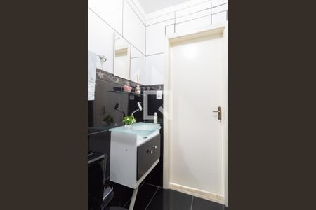 Casa à venda com 187m², 4 quartos e 1 vaga Casa à venda com 187m², 4 quartos e 1 vagaBanheiro 2