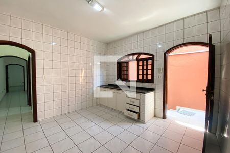 Casa à venda com 295m², 5 quartos e 1 vaga Casa à venda com 295m², 5 quartos e 1 vagaCozinha