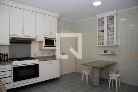Apartamento para alugar com 197m², 3 quartos e sem vagaCozinha