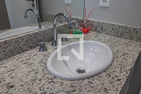 Apartamento à venda com 109m², 3 quartos e 2 vagas Apartamento à venda com 109m², 3 quartos e 2 vagasBanheiro da Suíte