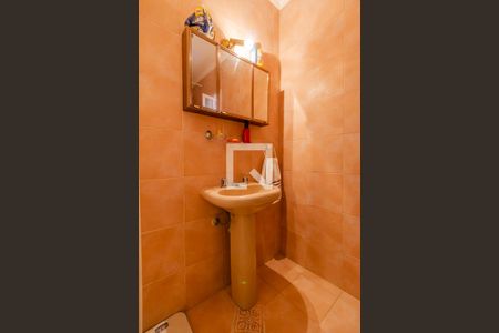 Casa à venda com 175m², 3 quartos e 2 vagasBanheiro