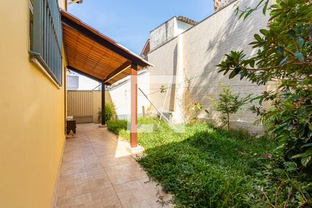 Casa à venda com 250m², 3 quartos e 4 vagas Casa à venda com 250m², 3 quartos e 4 vagasQuintal - Jardim