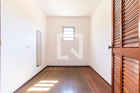 Casa à venda com 250m², 3 quartos e 4 vagas Casa à venda com 250m², 3 quartos e 4 vagasQuarto 3 - Suíte - Closet