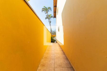 Casa à venda com 250m², 3 quartos e 4 vagas Casa à venda com 250m², 3 quartos e 4 vagasQuintal - Corredor