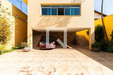 Casa à venda com 250m², 3 quartos e 4 vagas Casa à venda com 250m², 3 quartos e 4 vagasGaragem