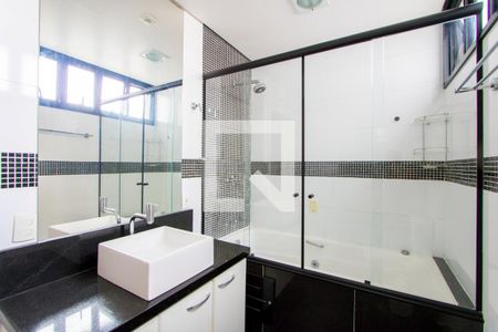 Apartamento à venda com 178m², 3 quartos e 3 vagasBanheiro do quarto 1