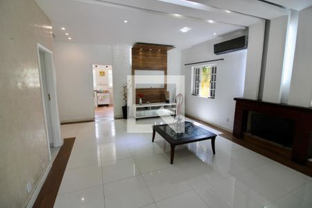 Sala de casa de condomínio à venda com 3 quartos, 690m² em Vargem Grande, Rio de Janeiro