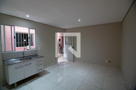 Cozinha de kitnet/studio para alugar com 1 quarto, 28m² em Vila das Oliveiras, Taboão da Serra