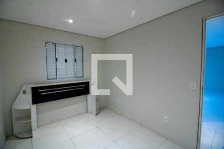 Quarto de kitnet/studio para alugar com 1 quarto, 28m² em Vila das Oliveiras, Taboão da Serra