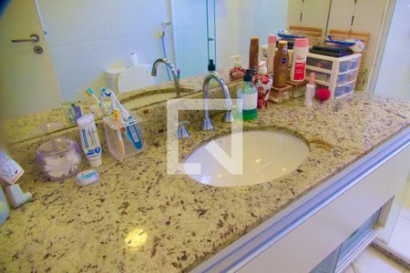 Casa de condomínio à venda com 80m², 2 quartos e 1 vagaSuíte banheiro