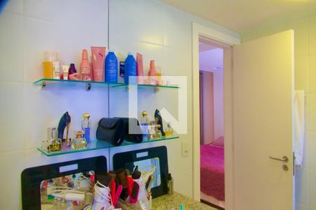 Casa de condomínio à venda com 80m², 2 quartos e 1 vagaSuíte banheiro