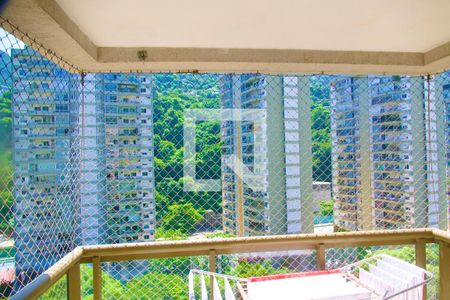 Casa de condomínio à venda com 80m², 2 quartos e 1 vagaSuíte vista