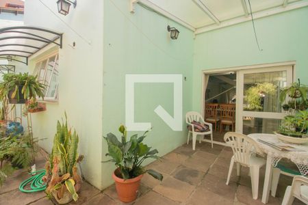 Casa à venda com 218m², 3 quartos e 3 vagasPátio