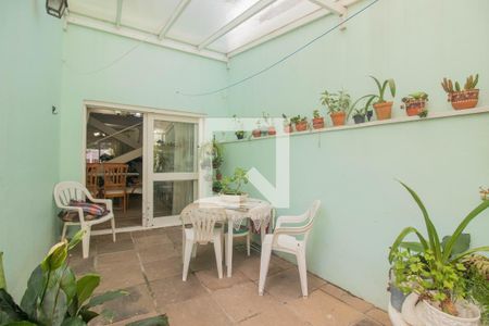 Casa à venda com 218m², 3 quartos e 3 vagasPátio