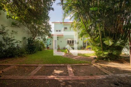 Casa à venda com 218m², 3 quartos e 3 vagasPátio