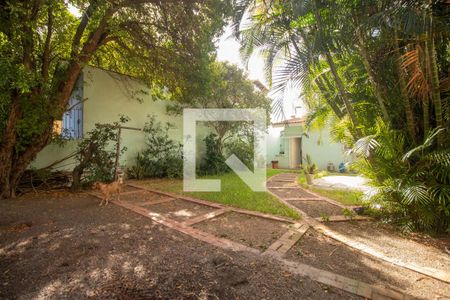 Casa à venda com 218m², 3 quartos e 3 vagasPátio