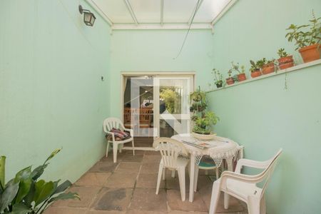Casa à venda com 218m², 3 quartos e 3 vagasPátio