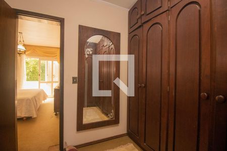 Casa à venda com 218m², 3 quartos e 3 vagasSuíte - Closet
