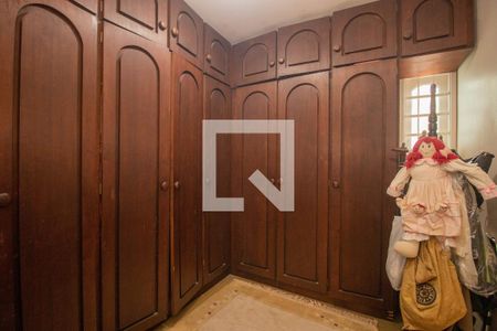Casa à venda com 218m², 3 quartos e 3 vagasSuíte - Closet