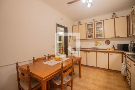 Casa à venda com 218m², 3 quartos e 3 vagasCozinha