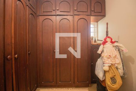 Casa à venda com 218m², 3 quartos e 3 vagasSuíte - Closet