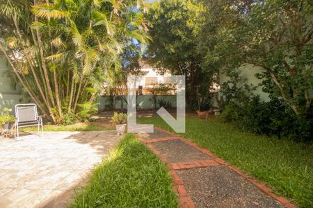 Casa à venda com 218m², 3 quartos e 3 vagasPátio