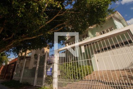 Casa à venda com 218m², 3 quartos e 3 vagasFachada