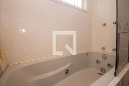 Casa à venda com 218m², 3 quartos e 3 vagasBanheiro da Suíte
