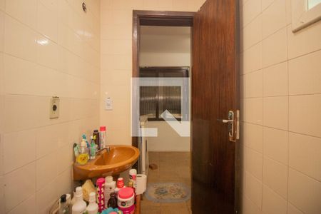Casa à venda com 218m², 3 quartos e 3 vagasBanheiro Auxiliar