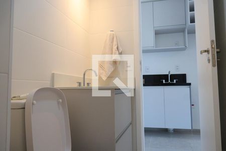 Banheiro de kitnet/studio para alugar com 1 quarto, 26m² em Vila Clementino, São Paulo