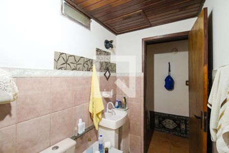 Banheiro de casa de condomínio para alugar com 3 quartos, 60m² em Tarumã, Viamão