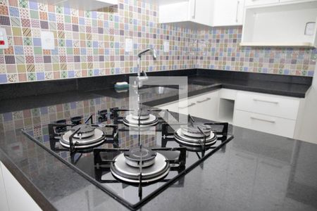 Apartamento à venda com 80m², 2 quartos e 2 vagasCozinha + Área de Serviço