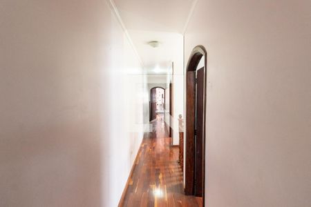 Casa à venda com 250m², 4 quartos e 2 vagasCorredor