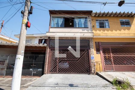 Casa à venda com 170m², 3 quartos e 2 vagasFachada