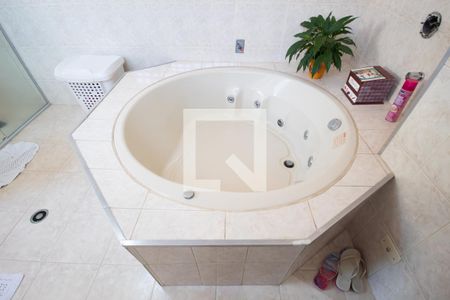 Casa à venda com 170m², 3 quartos e 2 vagasBanheiro da Suíte