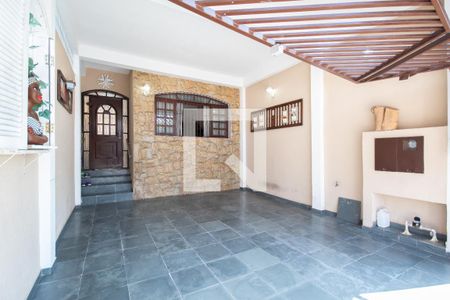 Casa à venda com 170m², 3 quartos e 2 vagasGaragem