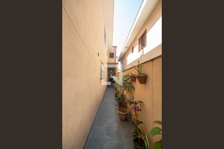 Casa à venda com 170m², 3 quartos e 2 vagasCorredor