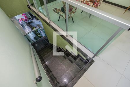 Casa à venda com 180m², 3 quartos e 2 vagasEscada  