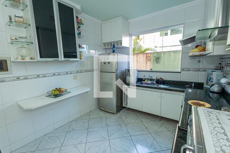 Casa à venda com 180m², 3 quartos e 2 vagasCozinha
