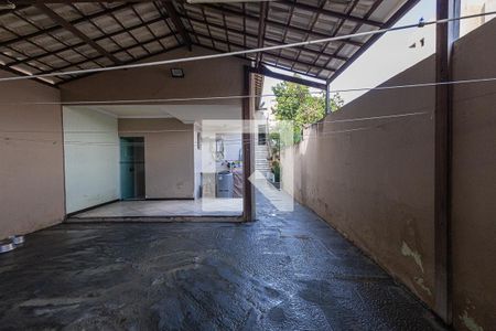 Casa à venda com 180m², 3 quartos e 2 vagasÁrea de serviço / Churrasqueira / Quintal