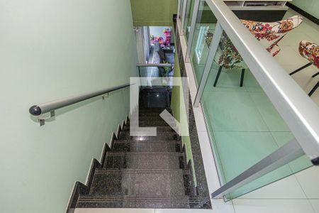 Casa à venda com 180m², 3 quartos e 2 vagasEscada  